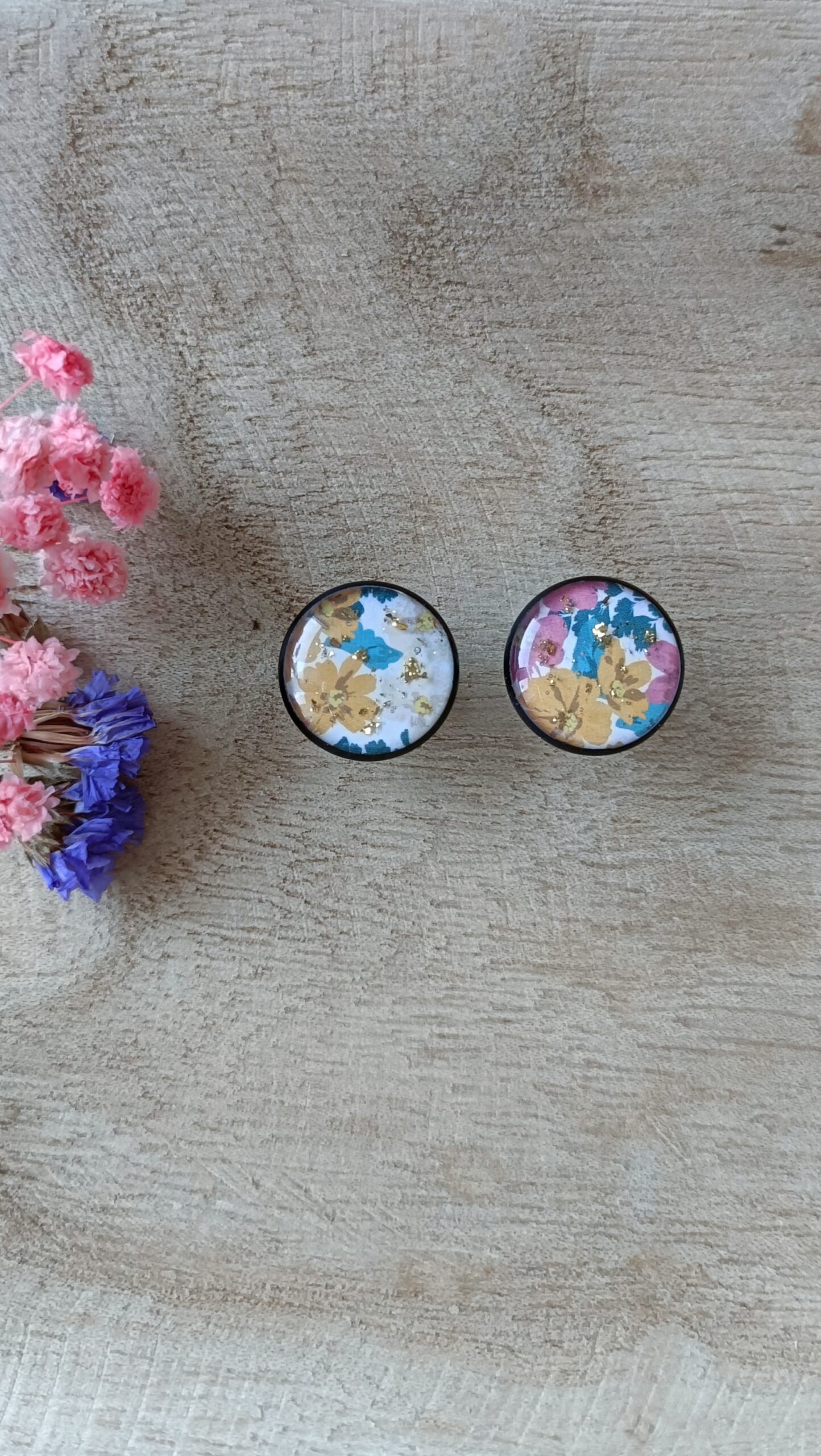 Puces d’oreille noire en Papier Floral