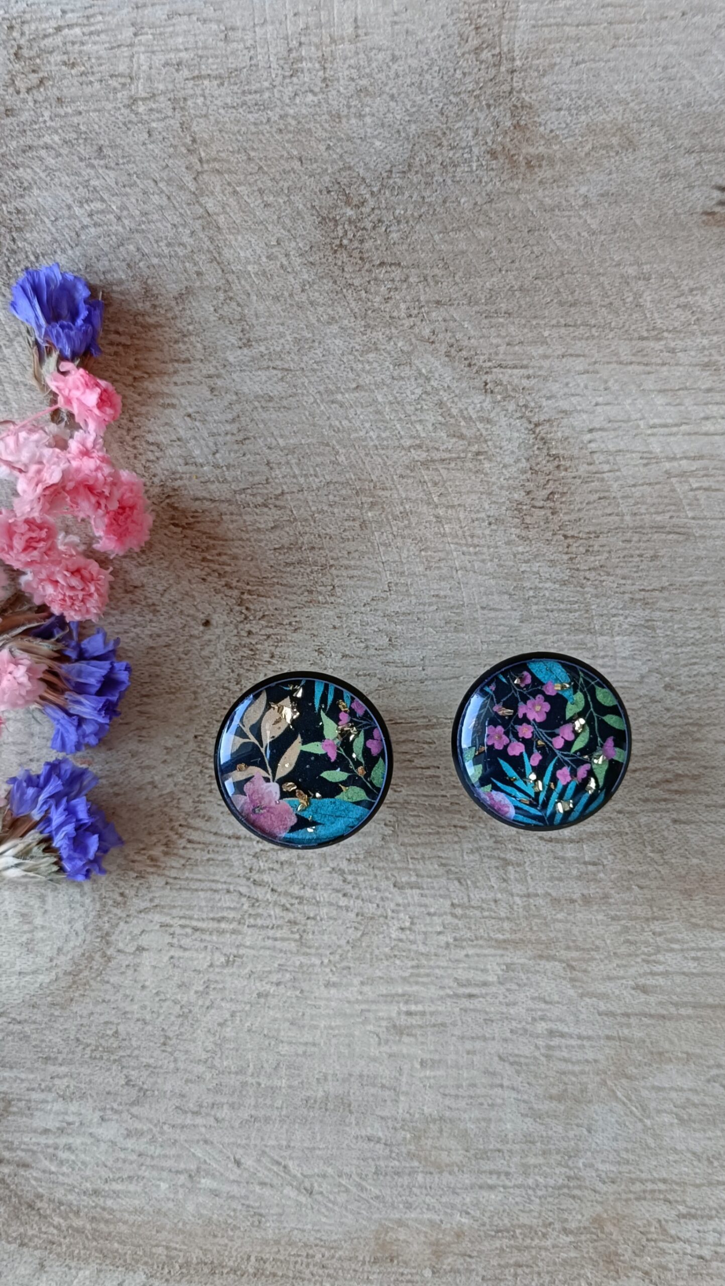 Puces d’oreille noire en Papier Floral