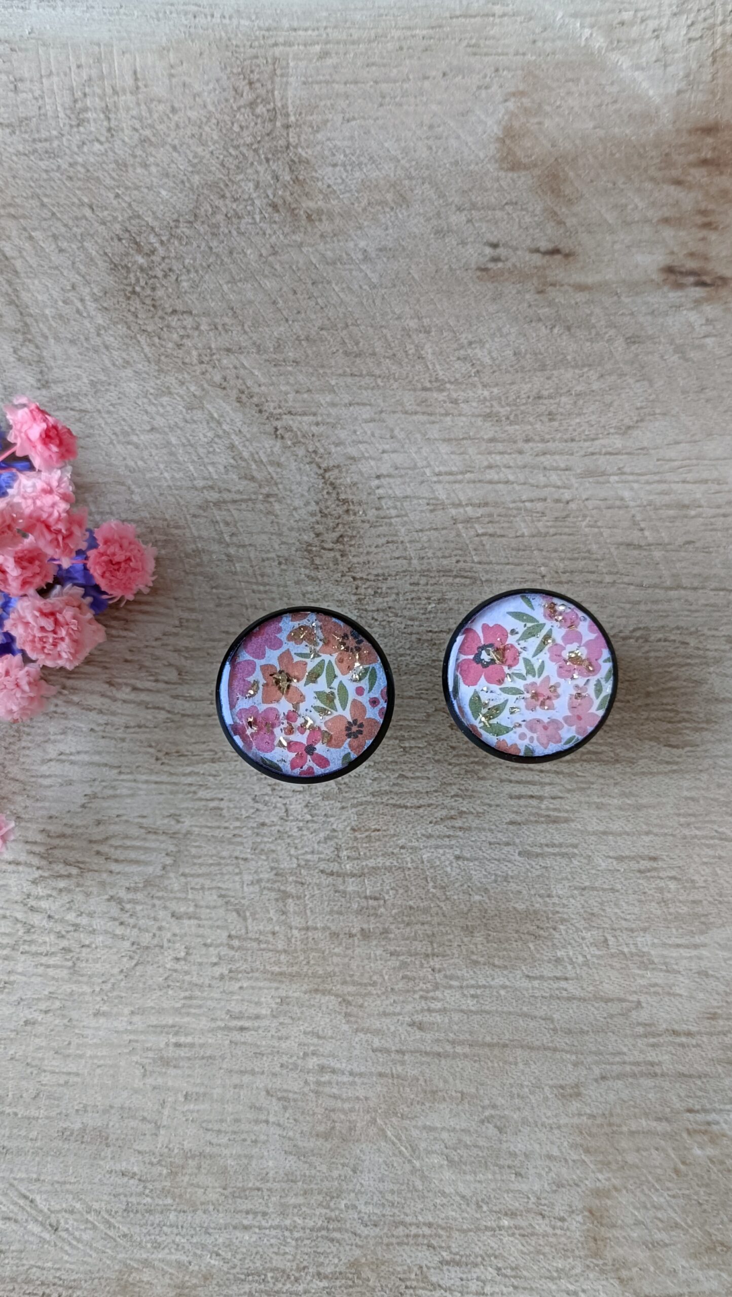 Puces d’oreille noire en Papier Floral
