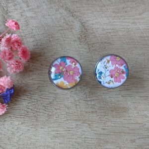 Puces d’oreille argentée en Papier Floral